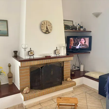 Дом отдыха The Lookout By Goutos Luxury Living Rozaiika