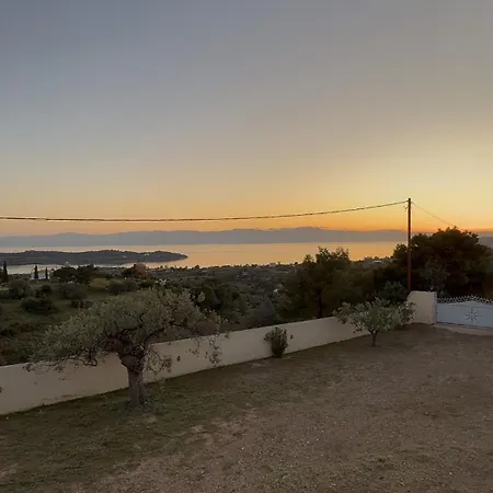 Дом отдыха The Lookout By Goutos Luxury Living Rozaiika